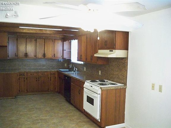 3rd image of 702 Rockwell St
