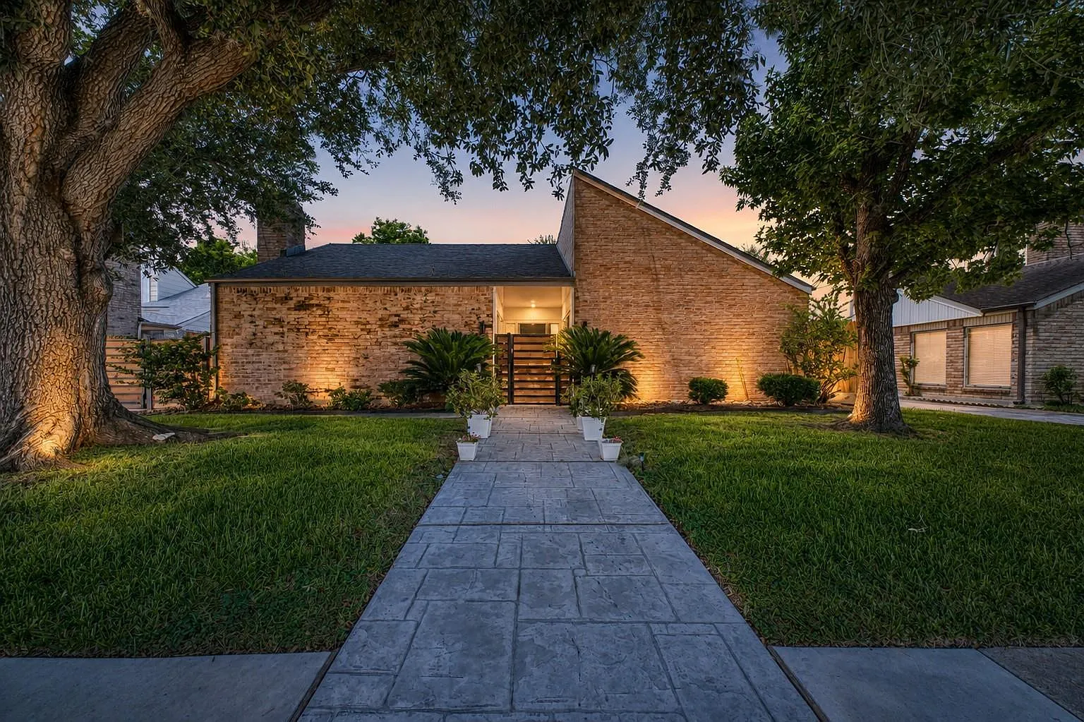 3 bed, 2.5 bath, 2725 sqft, $3,000 — Photo 2