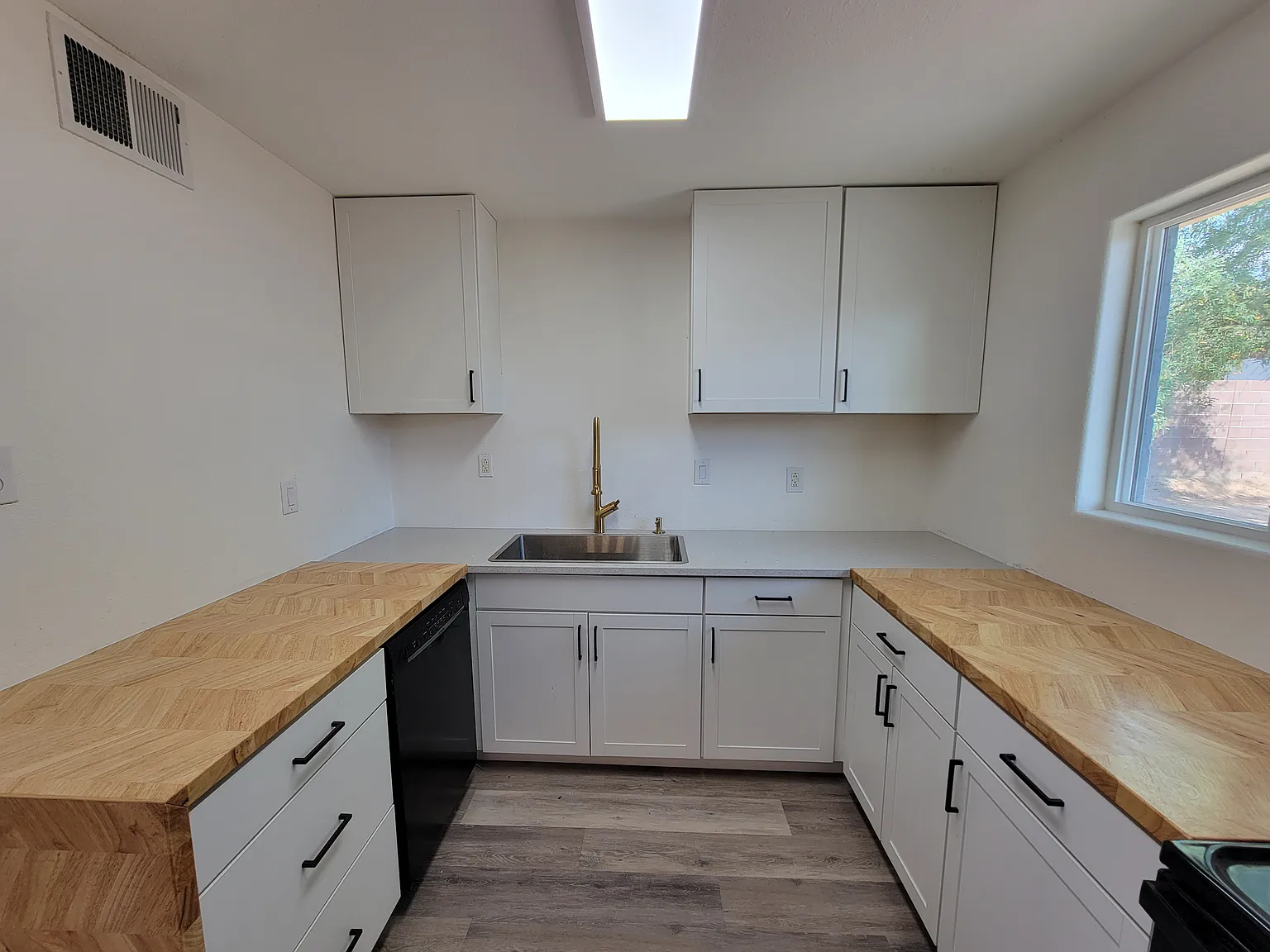 3 bed, 1121 sqft, $1,995 — Photo 3