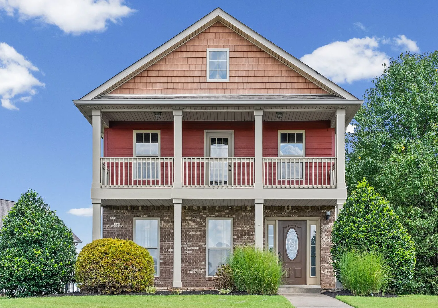 Three Bedroom in Hickory Wild! — Photo 1