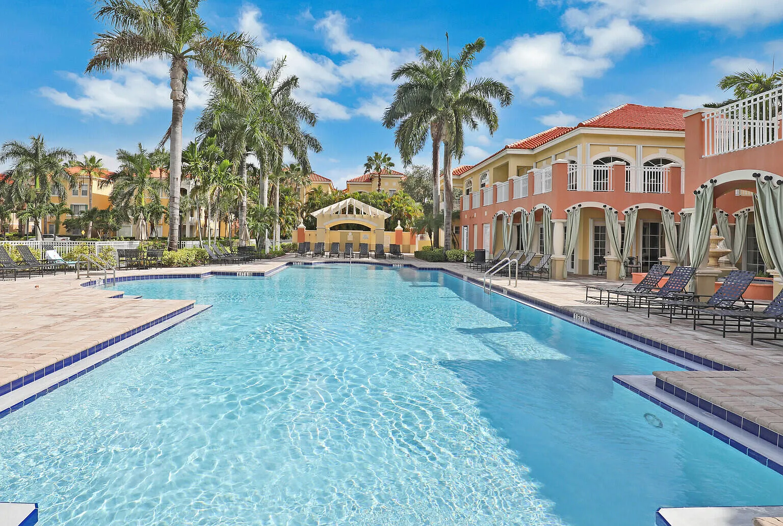 1 bed, 1.0 bath, 815 sqft, $1,950 — Photo 4