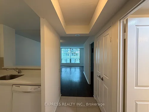 942 Yonge St #320 Photo 1
