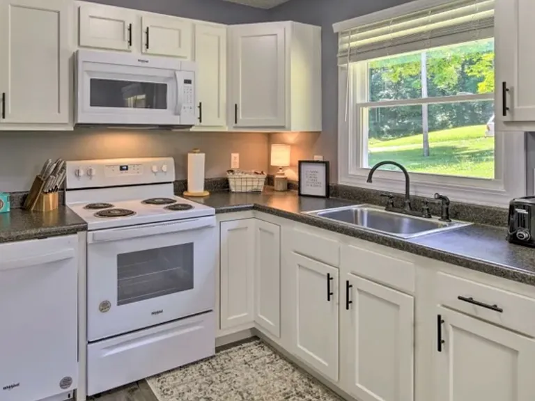 306 Emerald Dr — Photo 8