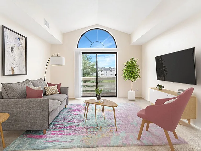 Canal Club Apartments — Photo 43