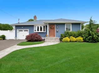 26 Greenvale Ln, Syosset, NY 11791