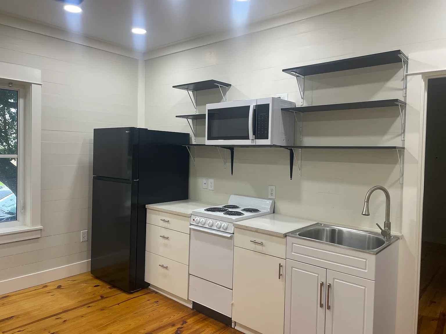 2 bed, 2.5 bath, 900 sqft, $2,300 — Photo 2