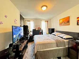 Rented by KNOCKKNOCK LLC