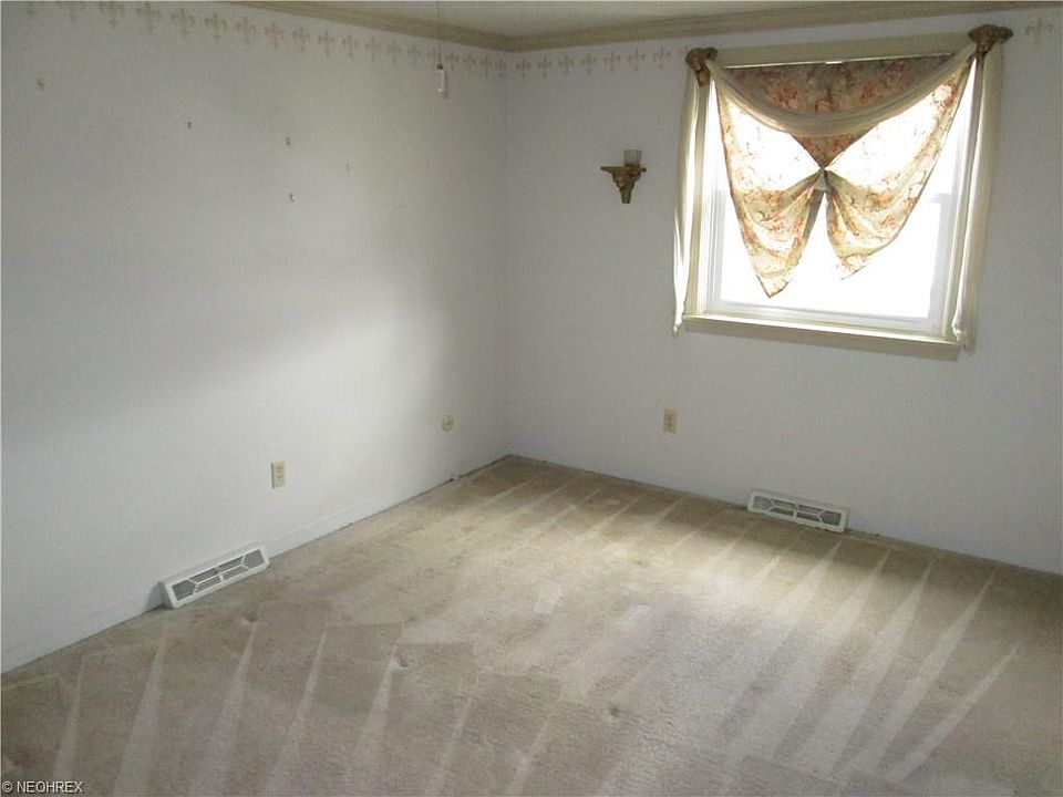 1st image of 104 Doncaster Ct #104