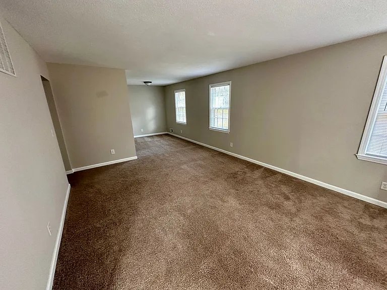 4300 Trenholm Rd — Photo 1