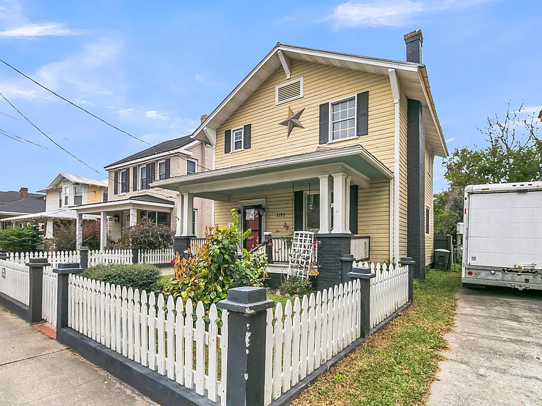 1195 King St — Photo 2