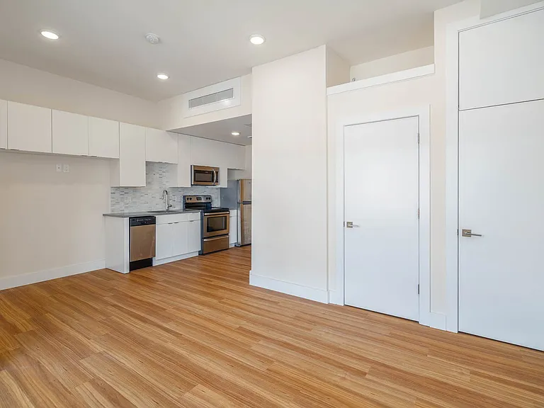 300 Market St #402 — Photo 10