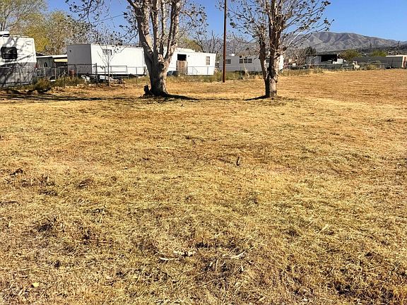 4th image of 8026 Pearblossom Hwy