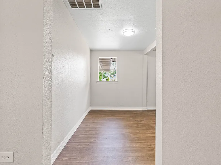 11700 N Oak St — Photo 25