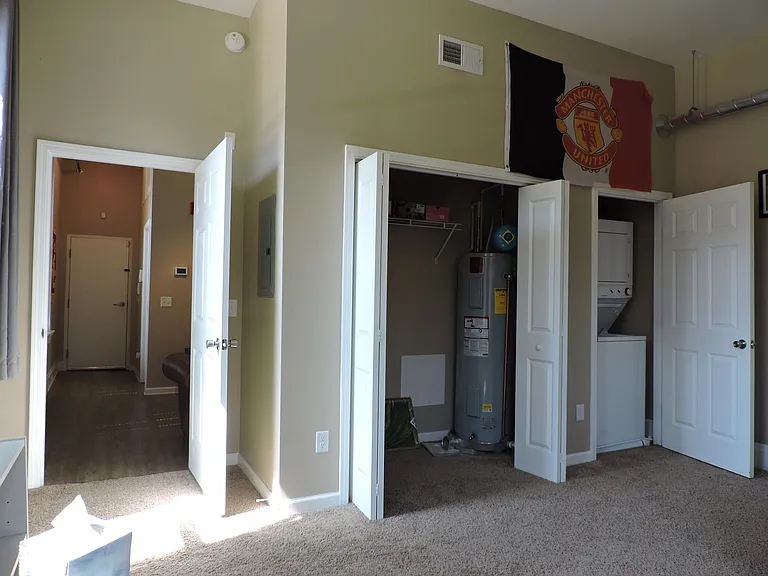 Walnut St. Apartments — Photo 28