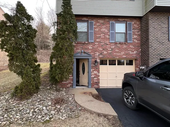 7304 Beacon Hill Dr, Pittsburgh, PA 15221
