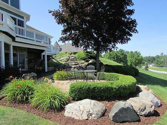 2nd image of 5933 Saratoga Dr