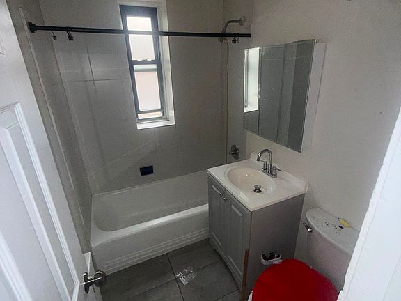 5th image of 25-26 Van Velsor Pl #2R