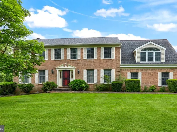 10915 Belgravia Ct, Great Falls, VA 22066