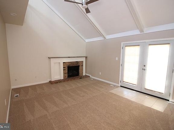 5th image of 18 Rose Ct