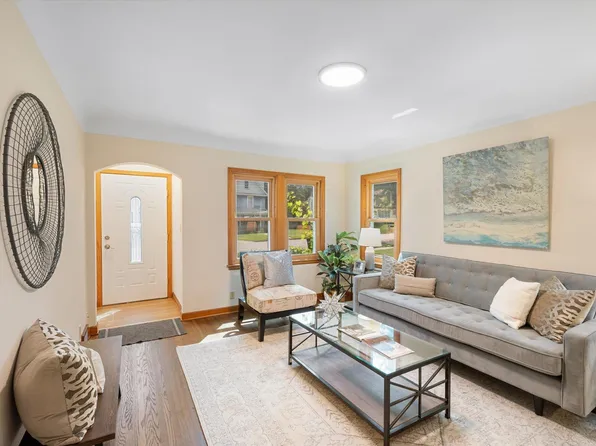977 Oakdale Ave, West Saint Paul, MN 55118