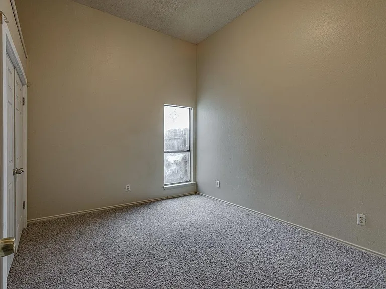 10611 Woodleaf Dr — Photo 9