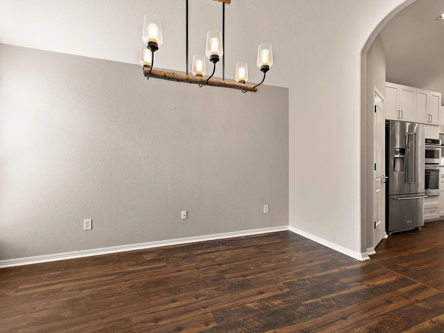 4 bed, 3.0 bath, 2307 sqft, $2,700 — Photo 3