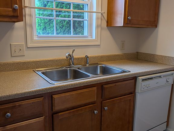 5th image of 235 Tara Dawn Cir