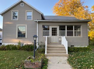 110 E 4th St, Gridley, IL 61744