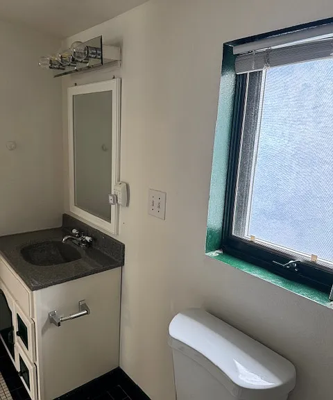 2111 Plant Ave — Photo 10
