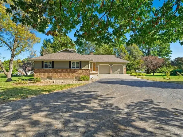 4639 Meadow Ln, Wamego, KS 66547