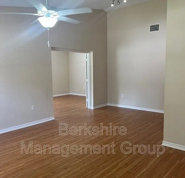 1106 Brook Meadow Dr — Photo 2