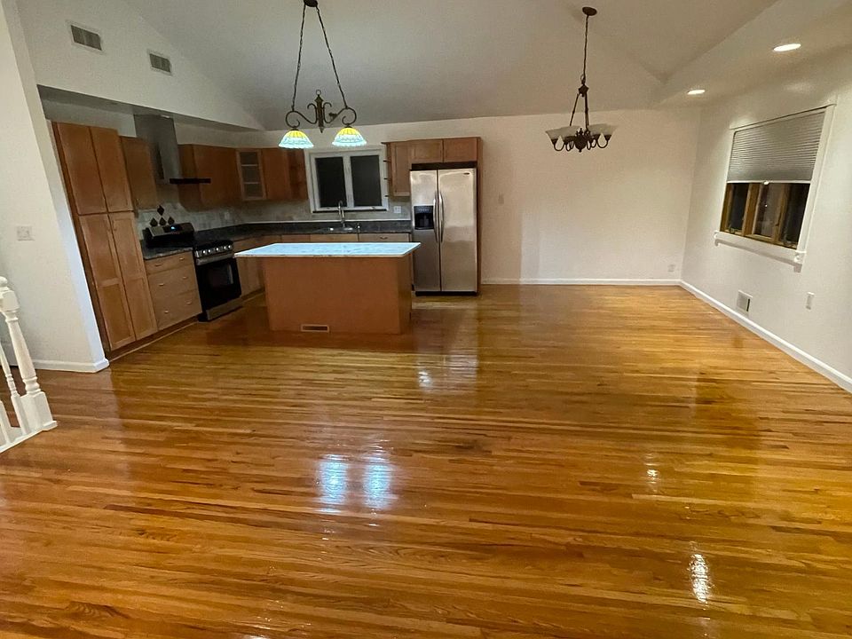 1st image of 432 Eltingville Blvd Floor 1