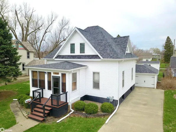 1027 Summer St, Grinnell, IA 50112