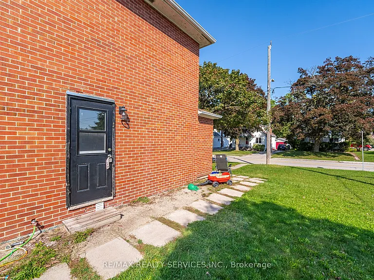 21 Beverley St #LOWER — Photo 5
