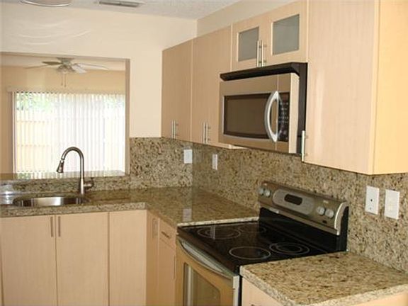 4th image of 221 Palm Cir E #221