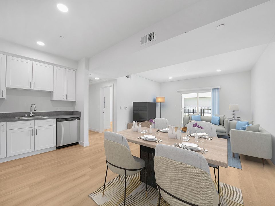 1st image of 14825 Delano St #103