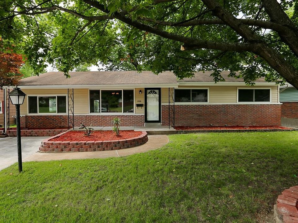 Welcome to 1300 Mullanphy Road located in the City of Florissant and served by Hazelwood West schools