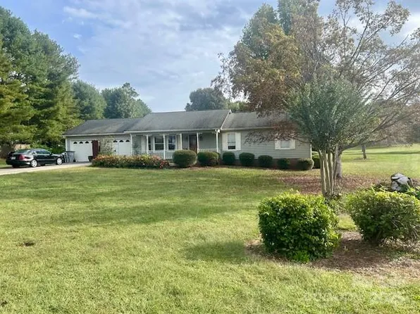 1101 Springfield Ct, Lenoir, NC 28645