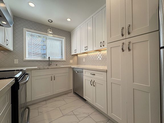 5th image of 899 Webster St APT 1