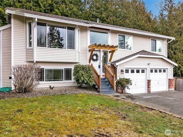 12019 Thackery Place NW, Silverdale, WA 98383