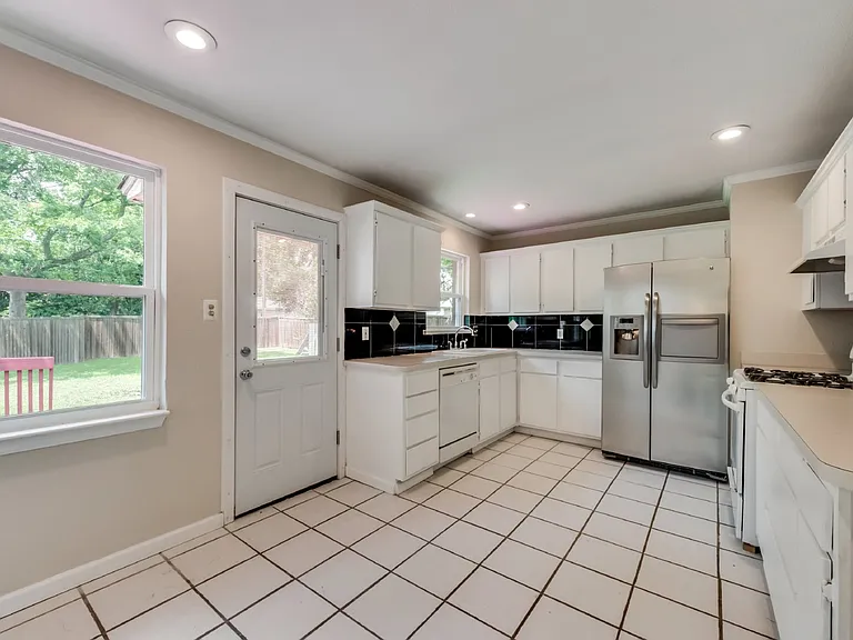 438 Daniel St — Photo 9