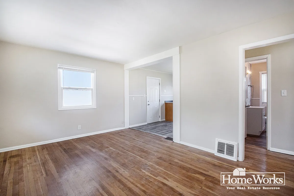 Building Photo - 164 S Gladstone Ave