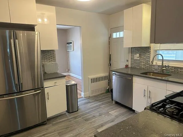 3 bed, 2.0 bath, 1376 sqft, $4,699 — Photo 4