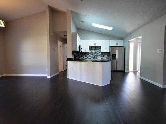 3rd image of 907 Pelican Pl