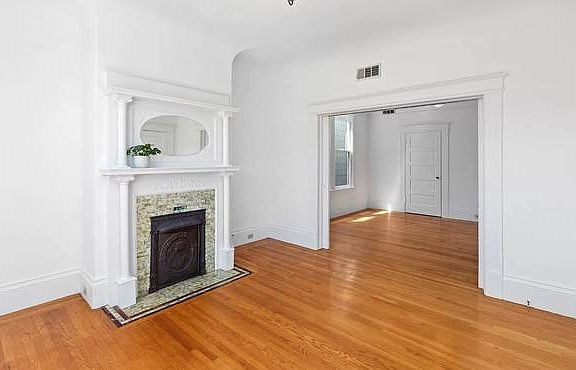 3rd image of 846 York St