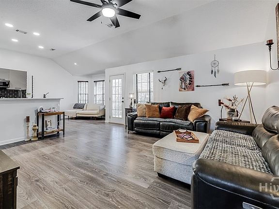 5th image of 407 Woodhill Court