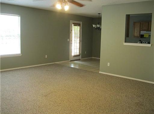 4th image of 2605 Ravenswood