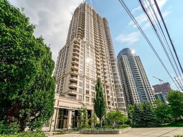 310 Burnhamthorpe Rd W, Mississauga, ON