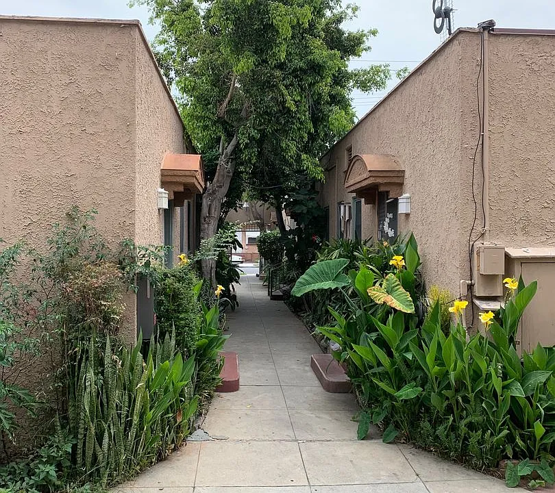 435 Rose Ave