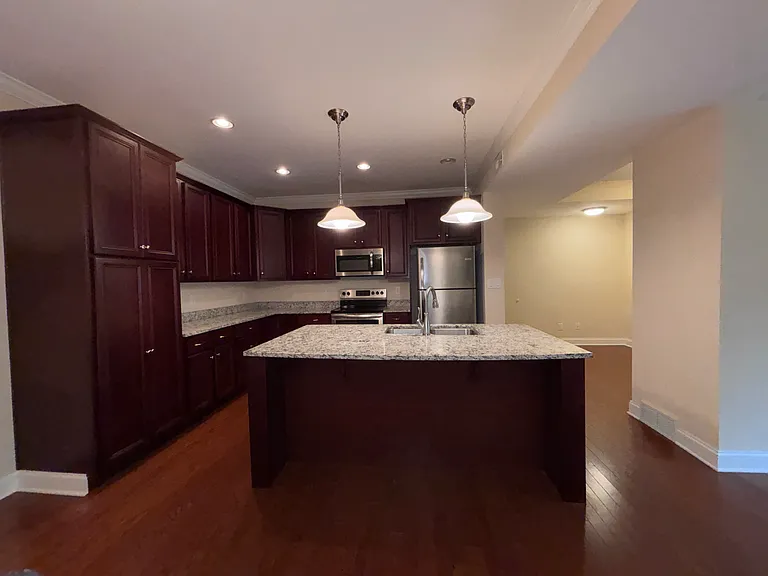 616 Lois Ln #616 — Photo 6